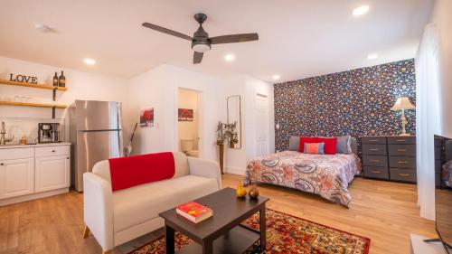Private Studio Apt Near Downtown - 4 miles in San Antonio, USA
