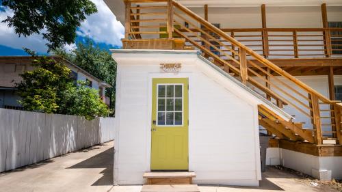 Private Studio Apt Near Downtown - 4 miles in San Antonio, USA