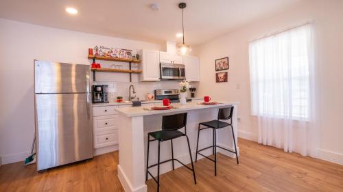 1Bed 1Bath Haven , Prime Location with Parking in San Antonio, USA