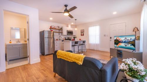 1Bed 1Bath Haven , Prime Location with Parking in San Antonio, USA