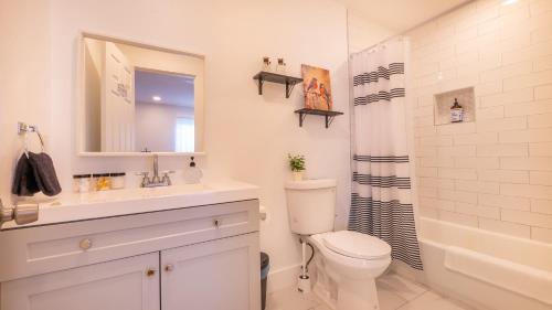 Pet-Free Studio Rental on 2nd Floor with Parking in San Antonio, USA