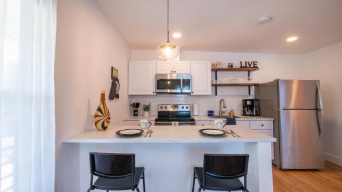 Pet-Free Studio Rental on 2nd Floor with Parking in San Antonio, USA