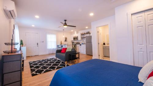 Pet-Free Studio Rental on 2nd Floor with Parking in San Antonio, USA