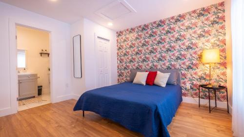 Pet-Free Studio Rental on 2nd Floor with Parking in San Antonio, USA