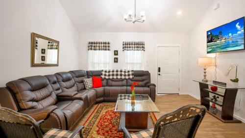 Comfy 4BD 3BA, Washer,Dryer, Large Rooms, Kids Corner, Sleeps 12 in San Antonio, USA