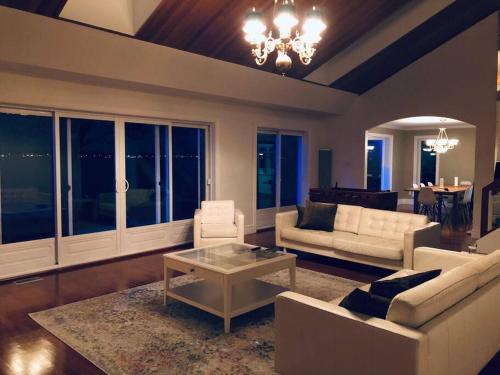 Spacious Lakefront Champlain lake with SPA in Venise-en-Québec