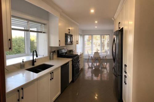 Spacious Lakefront Champlain lake with SPA in Venise-en-Québec