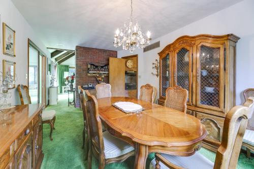 Retro Ohio Home on 1-Acre Property in Xenia, USA