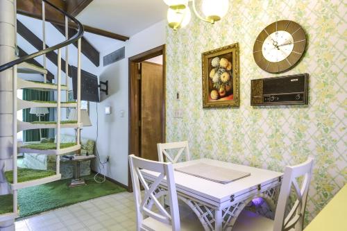 Retro Ohio Home on 1-Acre Property in 齊尼亞