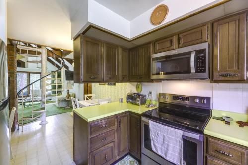 Retro Ohio Home on 1-Acre Property