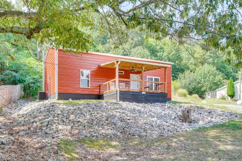 Peaceful Kuttawa Cabin with Fire Pit Explore and Play in Kuttawa, USA