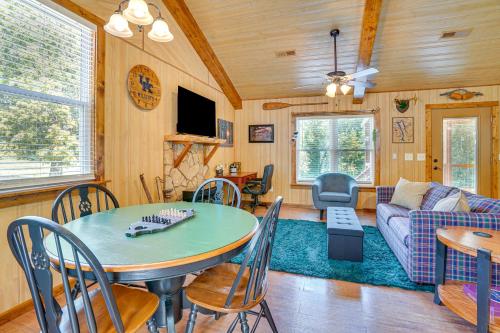 Peaceful Kuttawa Cabin with Fire Pit Explore and Play in Kuttawa, USA