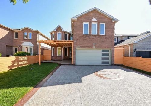 New Spacious 7 BDRM Home in Mississauga