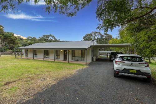 Exclusive Manor Retreat Farm Stay Pool 5BD in Picton (NSW)