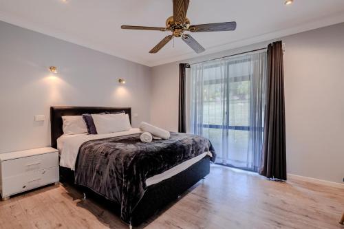 Exclusive Manor Retreat Farm Stay Pool 5BD in Picton (NSW)