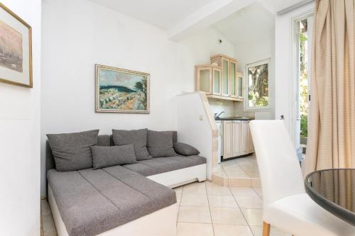 Apartments by the sea Trogir - 21995, Trogir (photo 4)