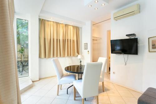 Apartments by the sea Trogir - 21995, Trogir (photo 7)