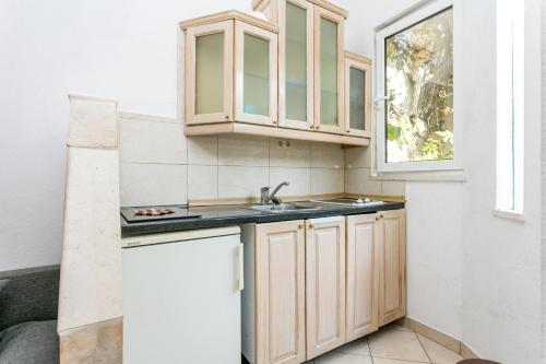 Apartments by the sea Trogir - 21995, Trogir (photo 8)