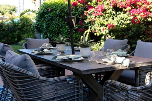 Seaside Serenity Stunning Oceanfront Retreat in Sunset Cliffs