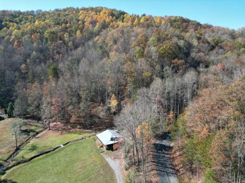 Wears Valley Cabin on 5 Acres, Hot Tub, Pets in Sevierville, USA