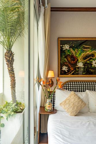 Double Room with Balcony image 5