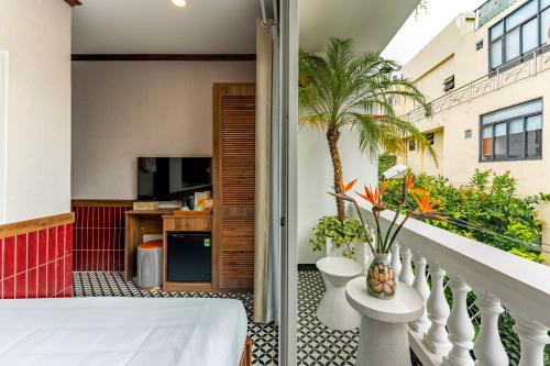 Double Room with Balcony image 7