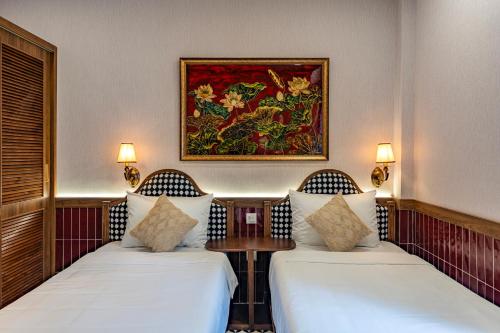 Double or Twin Room with Balcony image 8