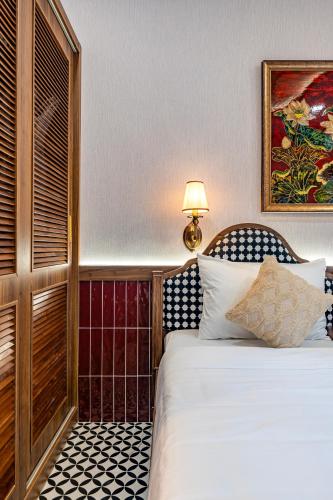 Double or Twin Room with Balcony image 4