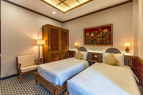 Double or Twin Room with Balcony image 7