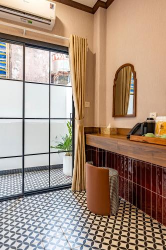 Double or Twin Room with Balcony image 5