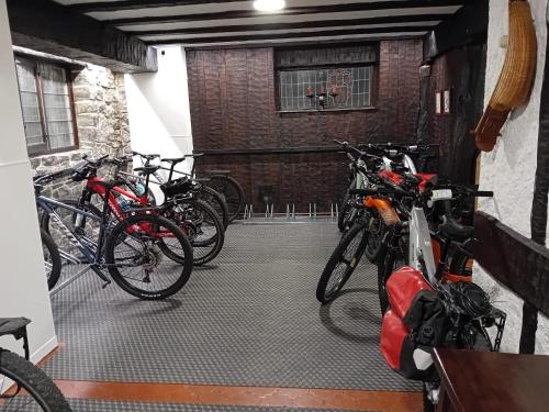 Free Breakfast & City Center Hotel Alcazar Irun - Open 24 7 - PPWF - image 3