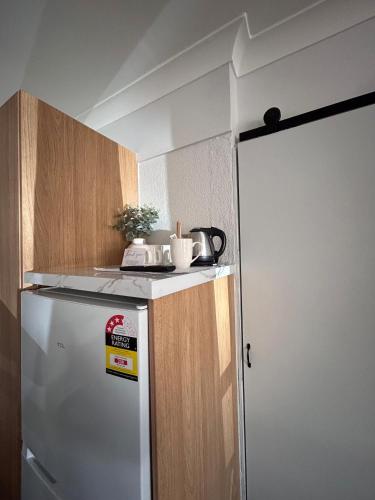 Kitchen, Beagle Hotel in Katherine