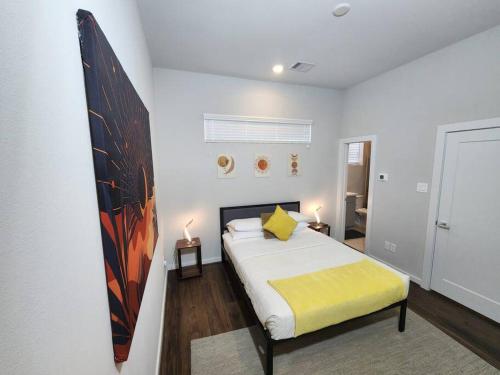 Premium Zen Galleria Townhome Sleeps 8 in Houston, USA