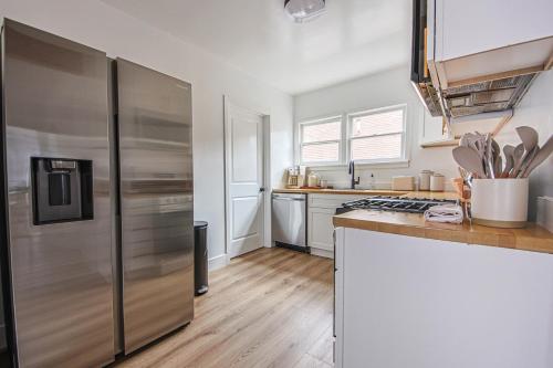 Affordable Room in Central LA in a Shared Apartment with shared bathroom Near Downtown in Los Angeles, USA