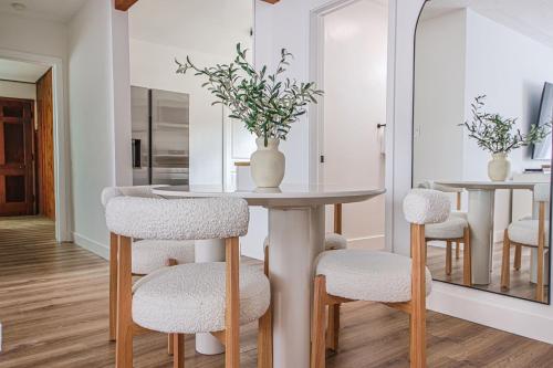 Affordable Room in Central LA in a Shared Apartment with shared bathroom Near Downtown in Los Angeles, USA
