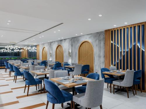 Restaurant, ASTON Pekalongan Syariah Hotel & Conference Center in Pekalongan