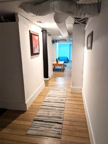 Downtown Retreat - Cozy Basement in Columbus, USA