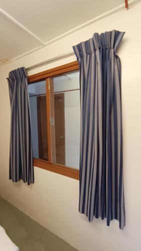 Single Bed Fan Room with Shared Bathroom