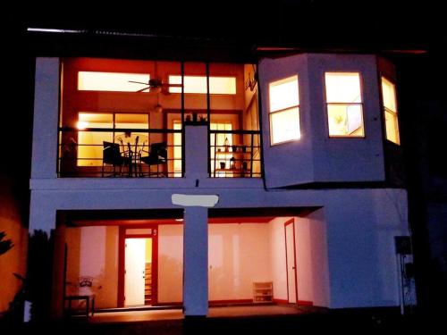 Tranquility 2 bedroom Villa by the lake with green backyard in Staley, USA