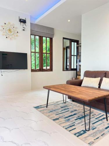 Benjamin's Hut in Haad Chao Phao