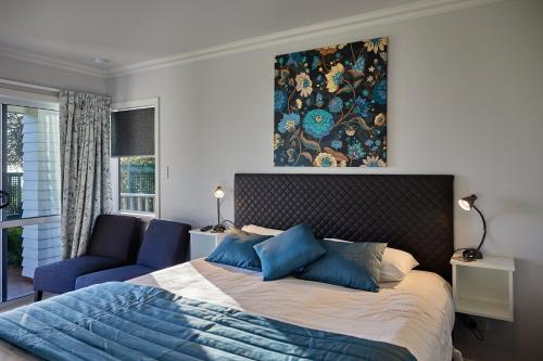 1 queen bed, 1 twin bed