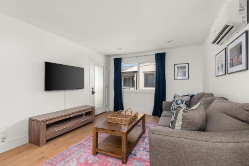 Charming Nashville Retreat Unit #2A apts in Nashville, USA