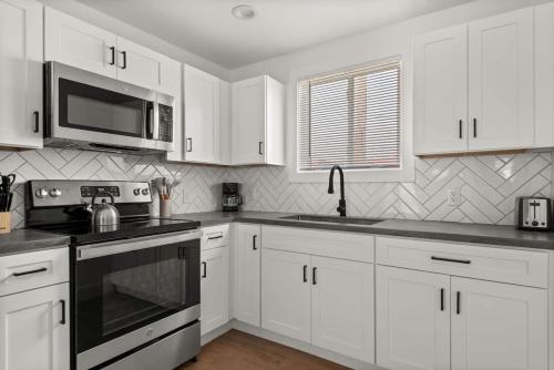 Modern Comforts near Nashville Unit 4B apts in Nashville, USA