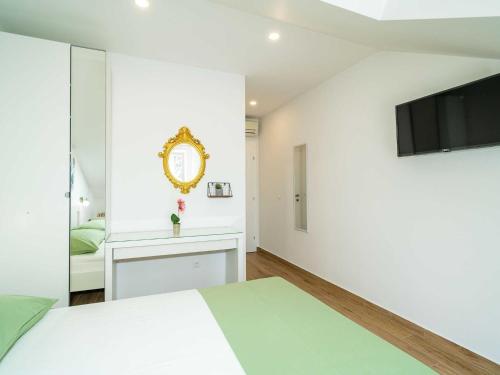 Apartment & Rooms Papa - Premium Double or Twin Room with Balcony and Partial Sea View Soba 2, Mlini (zdjęcie 10)