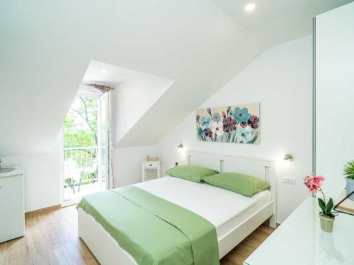 Apartment & Rooms Papa - Premium Double or Twin Room with Balcony and Partial Sea View Soba 2, Mlini (zdjęcie 9)