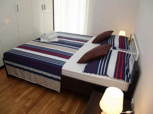 Apartment with terrace and bath tub