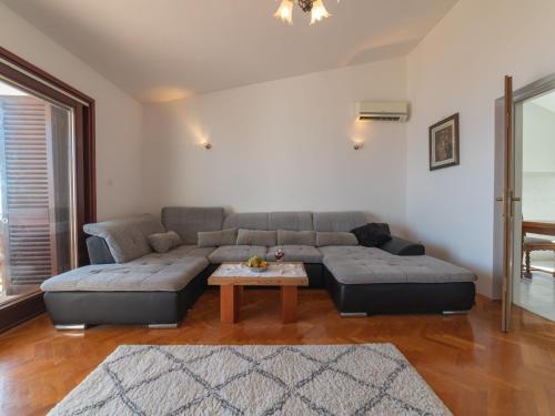 Apartments Sunrise Duilovo -Superior Three Bedroom Apartment with Sea View Terrace, Split (photo 2)