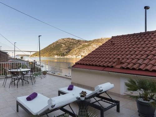 Apartment Cetini - Two Bedroom Apartment with Terrace and Sea View