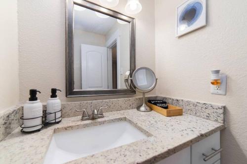 Walk to ATT-Free Parking-Min to attractions-Modern in Arlington, USA