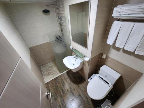 room detail thumbnail 2